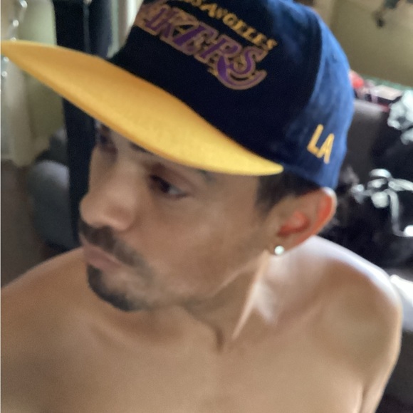 LAKERS L.A. - Picture 4 of 7